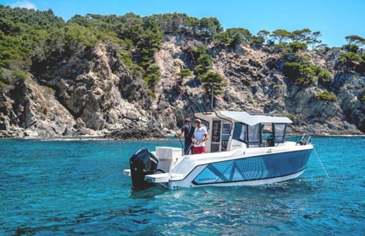 Quicksilver Activ 705 Pilothouse Équipements Inclus à Bord