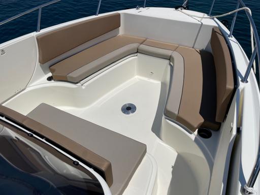 Quicksilver Activ 755 Open Confort et Équipements Intérieurs