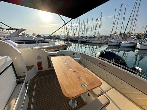 Quicksilver Activ 875 Sundeck Découvrez le Quicksilver Activ 875 Sundeck