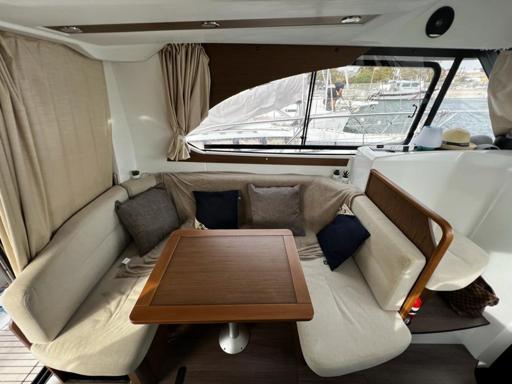 Beneteau Antares 30 Fly Design et Confort à Bord