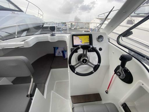 Beneteau Antares 6 OB Équipement de série du Beneteau Antares 6 OB