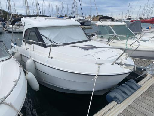 Beneteau <a title="Antares 7 à vendre" href="/bateaux/beneteau/antares-7">Antares 7</a> OB Présentation de l<a title="Antares 7 à vendre" href="/bateaux/beneteau/antares-7">Antares 7</a> OB