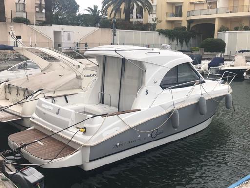 Beneteau Antares 8 S Options et Équipements Disponibles