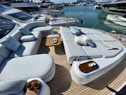 Azimut Azimut 72 Découvrez le Luxe à Bord de lAzimut 72