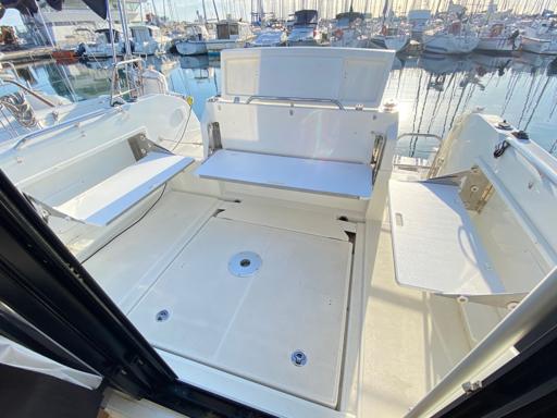 Beneteau Barracuda 9 Un Design pensé pour la fonctionnalité et le confort