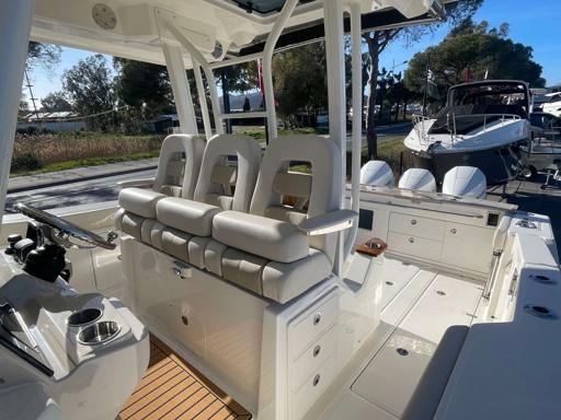 Boston Whaler Boston Whaler 360 Outrage Aménagements du Boston Whaler 360 Outrage