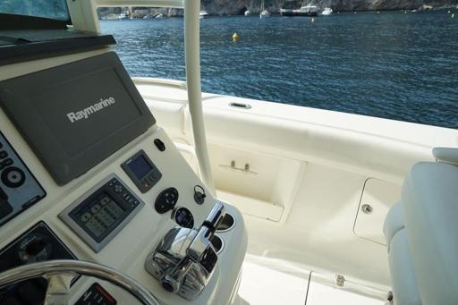 Boston Whaler Boston Whaler 370 Outrage Intérieur et Timonerie du Boston Whaler 370 Outrage