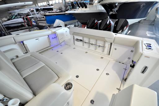 Boston Whaler Boston Whaler 380 Outrage Points forts et inconvénients du modèle