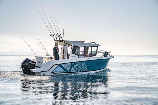 Quicksilver Captur 705 Pilothouse Design et Construction du Bateau