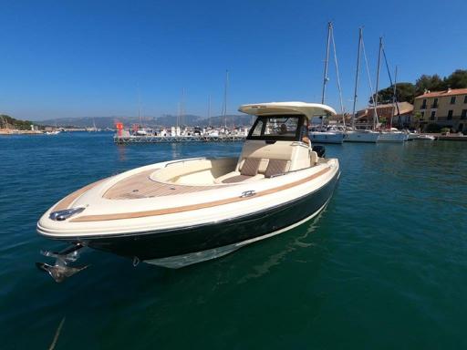 Chris Craft Catalina 30 Performances et Confort en Mer