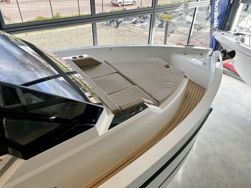 De Antonio Yachts D32 Open Confort et Intérieur du D32