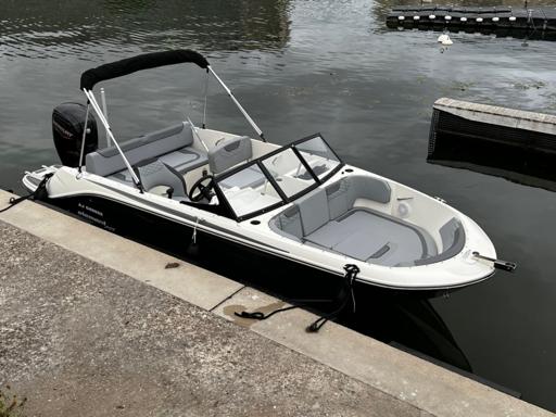 Bayliner Element M19 Design et Confort du Bayliner Element M19