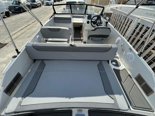 Bayliner Element M19 Fonctionnalités Pratiques