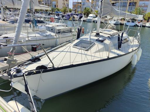 Beneteau <a title="First 25 à vendre" href="/bateaux/beneteau/first-25">First 25</a> QR Caractéristiques principales du Beneteau <a title="First 25 à vendre" href="/bateaux/beneteau/first-25">First 25</a> QR