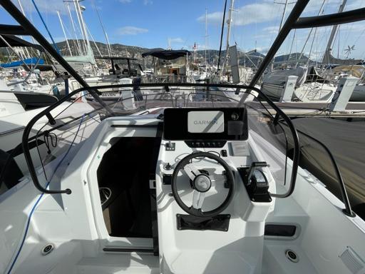 Beneteau Flyer 8 Une Expérience de Navigation Inoubliable