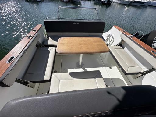 Beneteau Flyer 8.8 SUNdeck Aménagement et confort