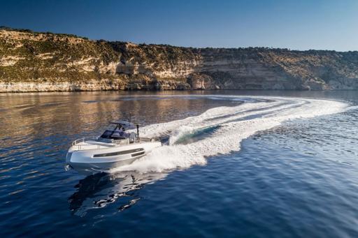 Invictus Invictus 370 GT Caractéristiques techniques du bateau