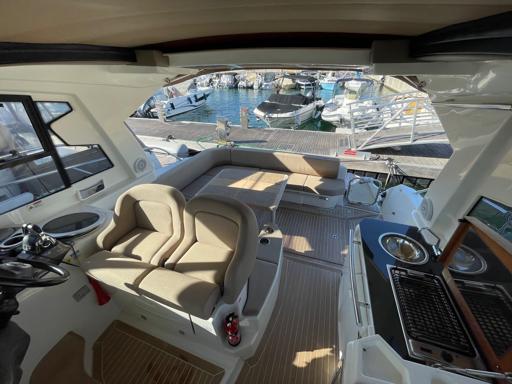 Cranchi M 38 Hard Top Introduction au Bateau Cranchi M 38 Hard Top