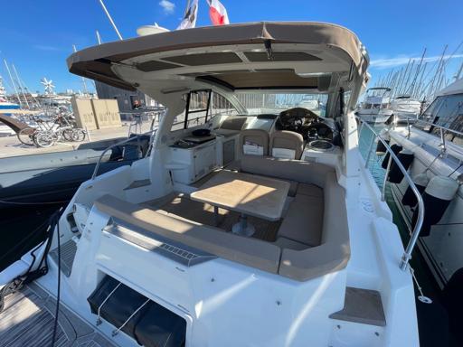 Cranchi M 38 Hard Top Performance et Expérience de Navigation