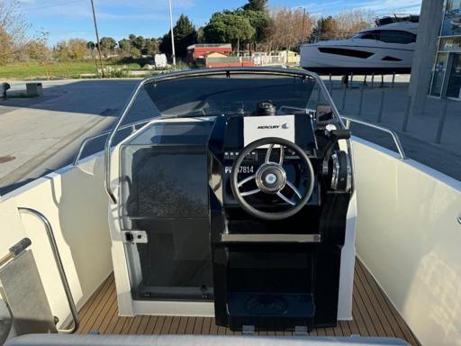 Nuva <a title="M6 Open à vendre" href="/bateaux/marshall/m6-open">M6 Open</a> Équipements Standard offerts sur le Nuva Yachts <a title="M6 Open à vendre" href="/bateaux/marshall/m6-open">M6 Open</a>