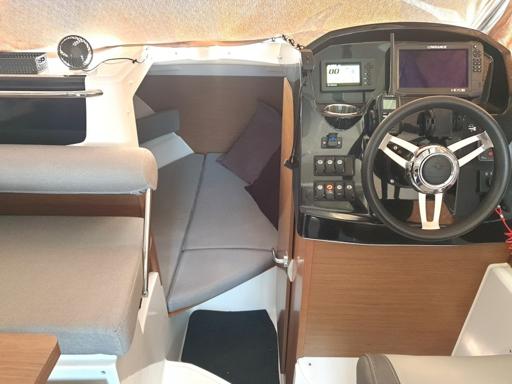 Jeanneau Merry Fisher 795 Équipements et Options Disponibles