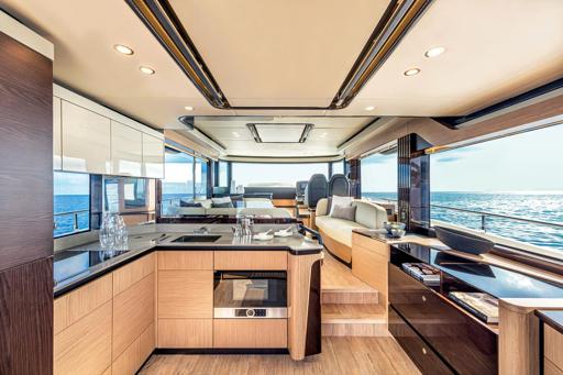 Absolute Navetta 52 Design et Confort à Bord