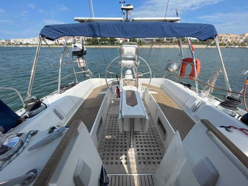 Beneteau Oceanis 430 Comparaison avec le Hunter Legend 45