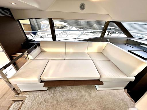 Jeanneau Prestige 460 Fly Accès et Espaces dHébergement