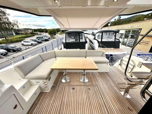 Jeanneau Prestige 460 Fly Espace de Vie à Bord