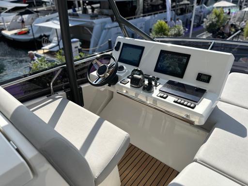 Jeanneau Prestige 520 Confort et Espace à Bord