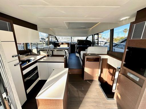 Jeanneau Prestige 520 Design Élégant et Innovant