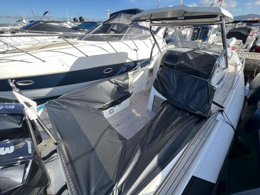 Nuova Jolly Prince 33 Sport Cabine Équipements Standards et Options Disponibles