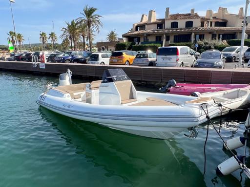 Renier R8 Tourer Caractéristiques Techniques