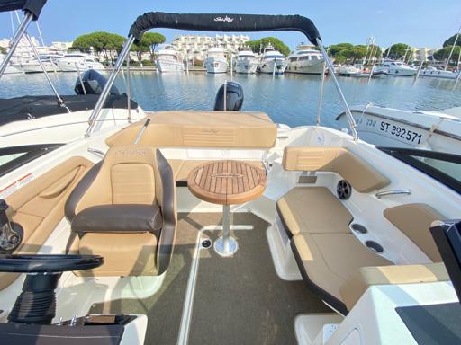 Sea Ray Sea Ray 190 SPX Rangements et espace à bord