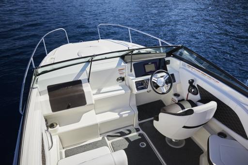 Sea Ray Sea Ray 230 Sun Sport Caractéristiques du Sea Ray 230 Sun Sport