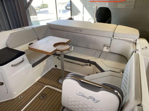 Sea Ray Sea Ray 230 Sun Sport Équipement Standard et Options