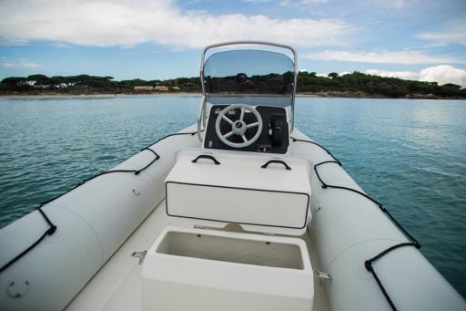 Bombard <a title="Sunrider 650 à vendre" href="/bateaux/bombard/sunrider-650">Sunrider 650</a> Neo Design et Aménagement du Bateau