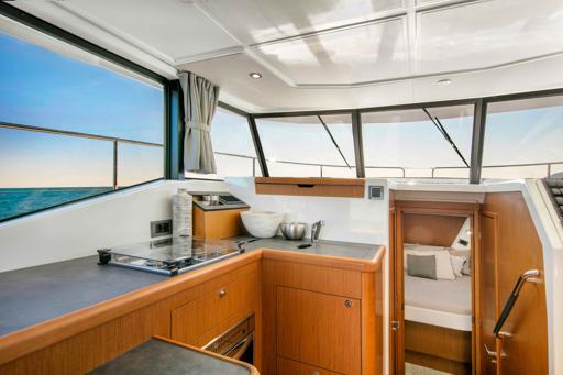 Beneteau Swift Trawler 35 Zoom sur le Bénéteau Swift Trawler 35