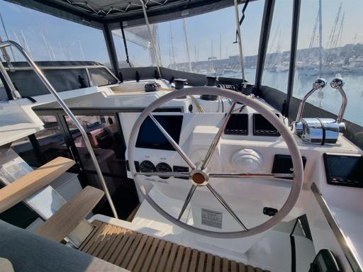 Fountaine Pajot Tanna 47 Poste de Commande et Navigation