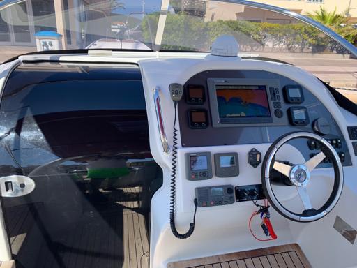 MV Marine Vesevus 35 Cockpit et Confort à Bord