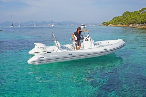 Adventure <a title="Vesta 650 à vendre" href="/bateaux/adventure/vesta-650">Vesta 650</a> Élite Équipements Disponible